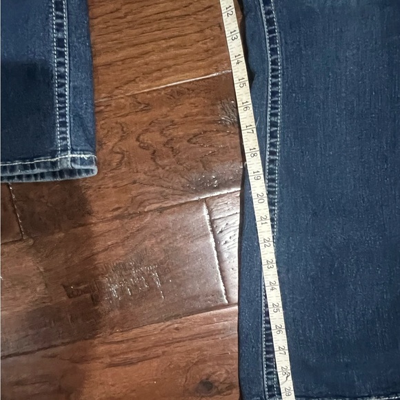 12 Curvy Bootcut Jeans - Picture 5 of 5